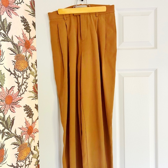 Everlane The Put Together Pleat Pant in Toasted Coconut - Picture 3 of 4